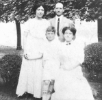 Leona Nelken, rear left next to her Uncle Leo Levy, Hettie Schlesinger Levy and son