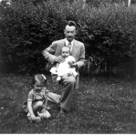 Leonard Nelken with L-R his children Leona (on the ground) and Winnifred (in his lap), Clinton, IA